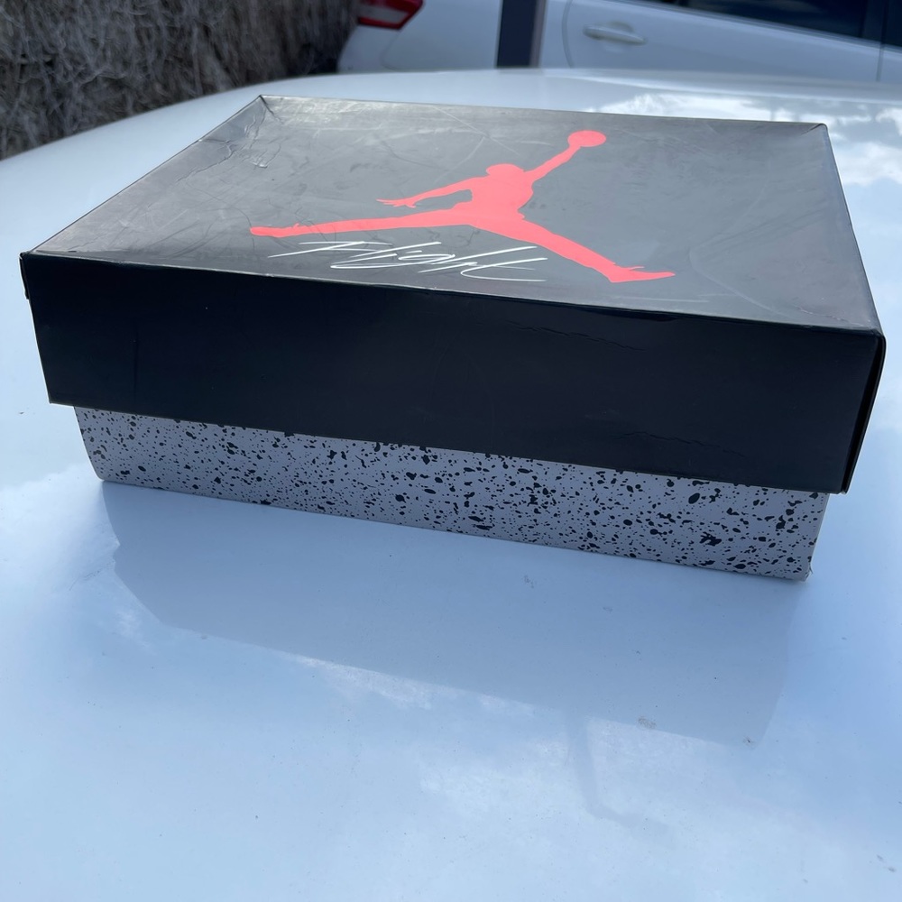 Brand new Air Jordan 4 retro se